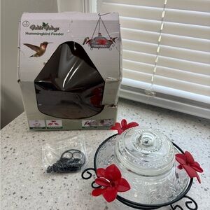 NIB Wild Wings Hummingbird Feeder with Red Flower Accents